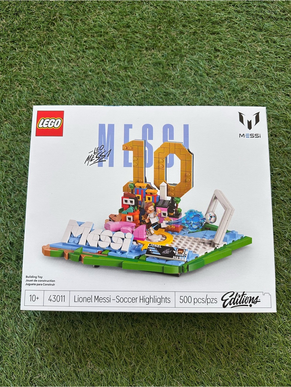LEGO Messi 10 Display Building Set World Cup Edition - White, Green, Blue, Gold